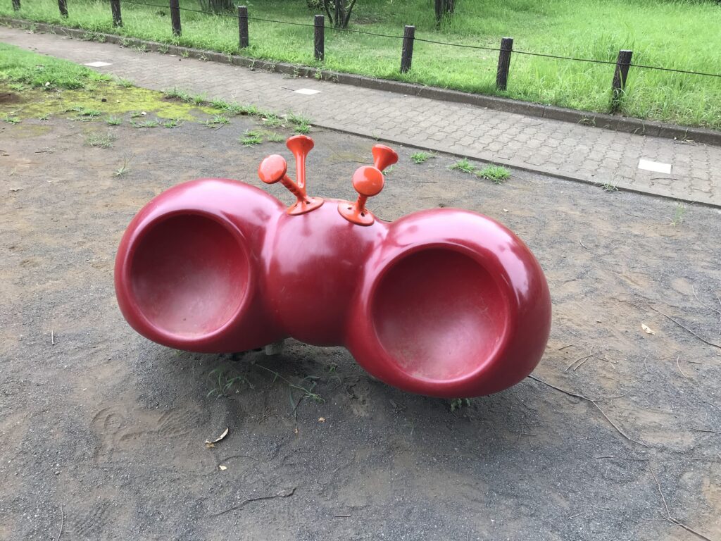 梨の花公園のアリのスイング遊具