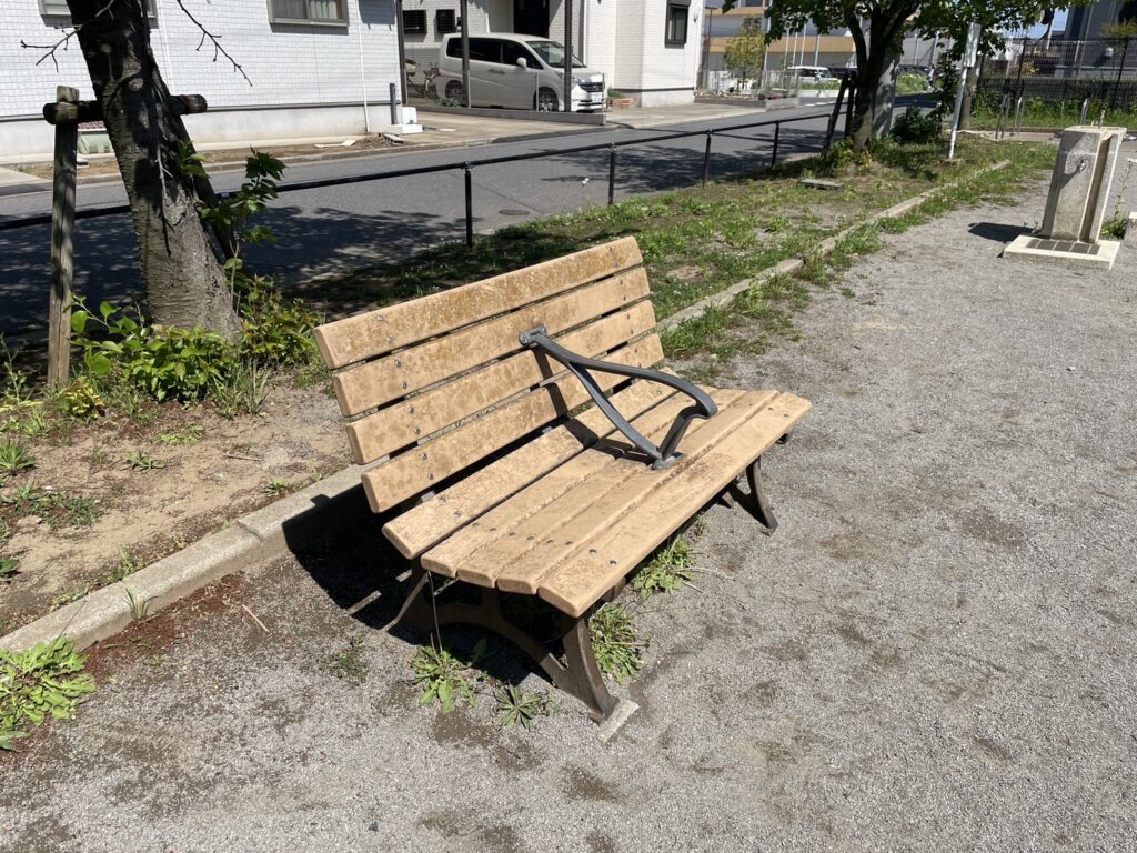 柏たなか第三公園のベンチ