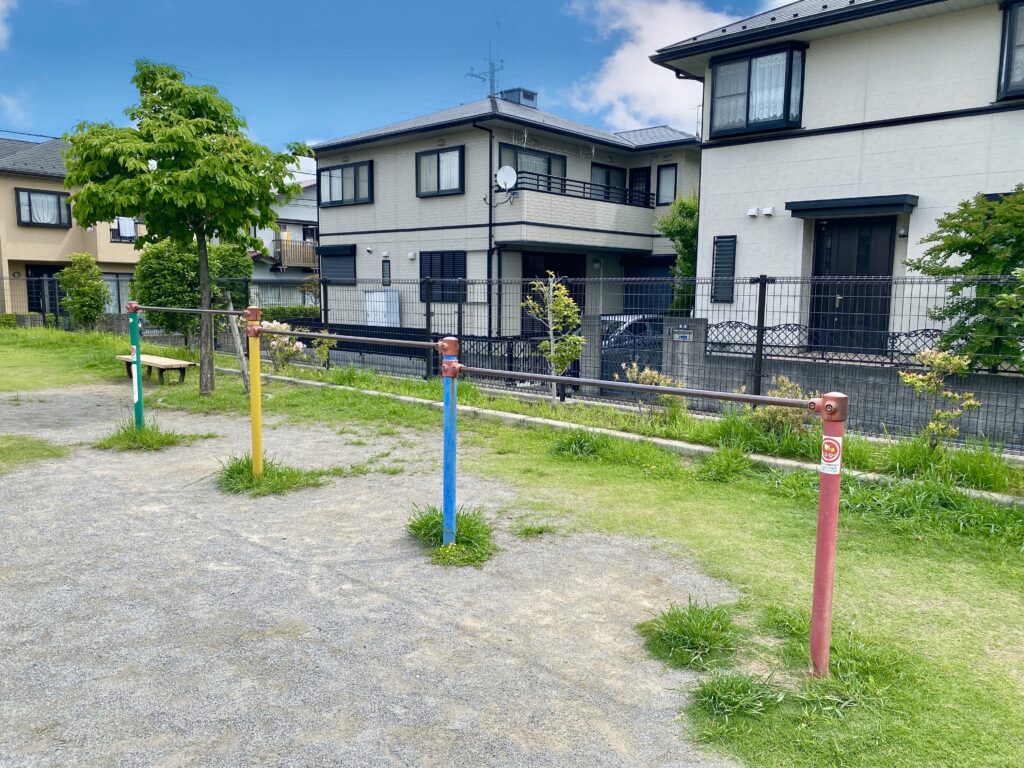 西山第二公園の鉄棒
