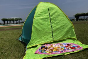 公園の水遊びはこれで安心！タオル×テントが大活躍のアイキャッチ