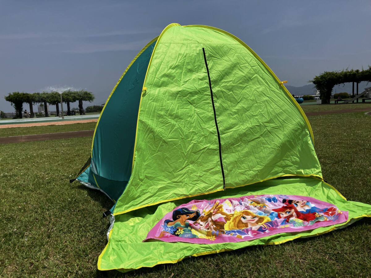 公園の水遊びはこれで安心！タオル×テントが大活躍のアイキャッチ