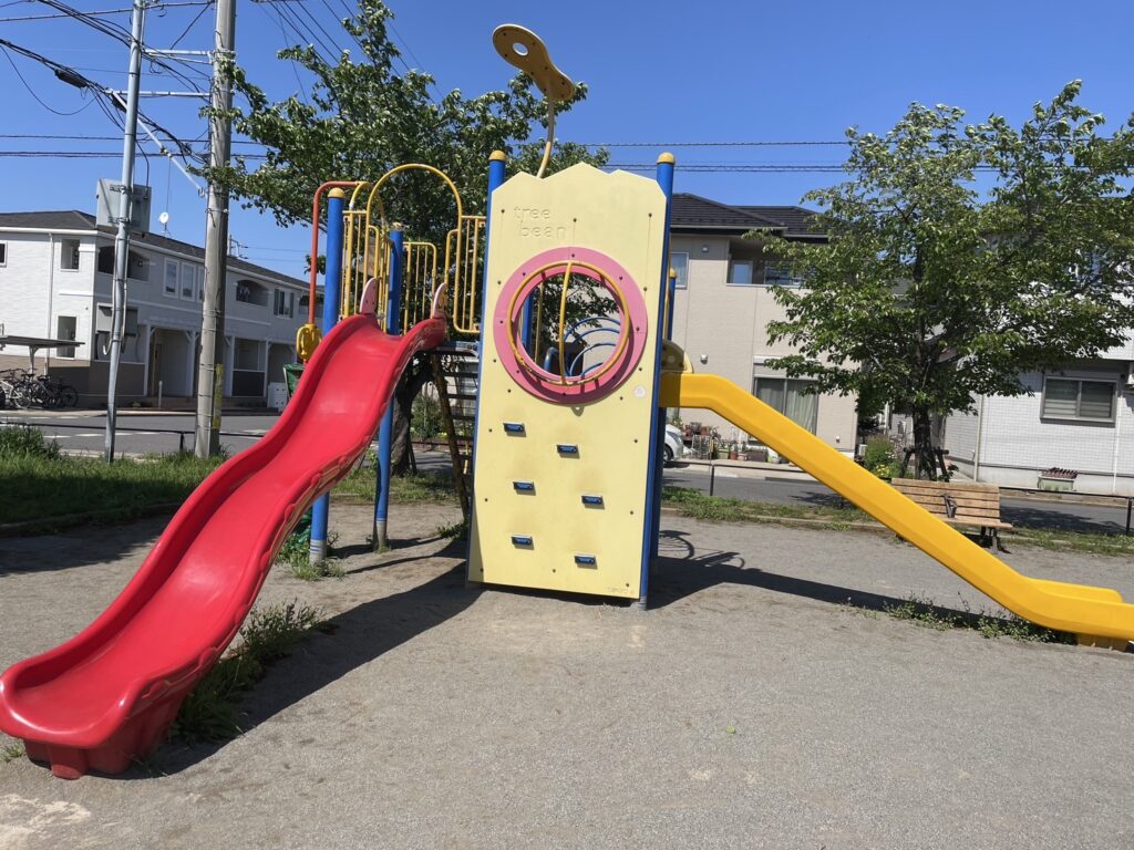 柏たなか第三公園のすべり台