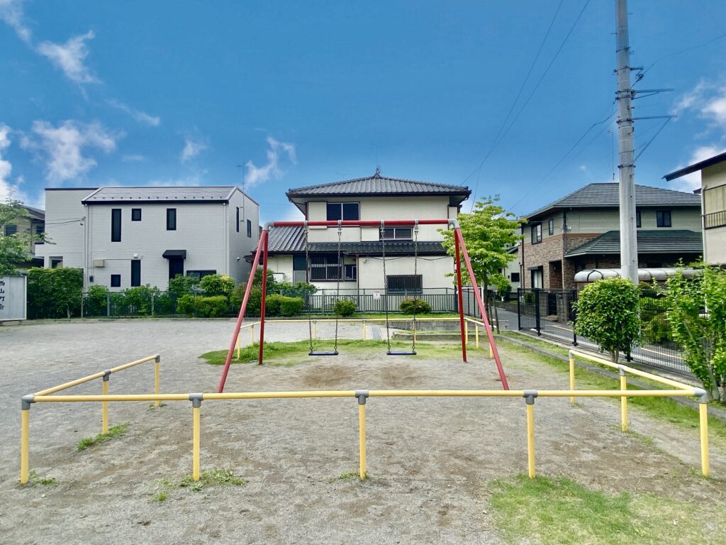 西山第二公園のブランコ