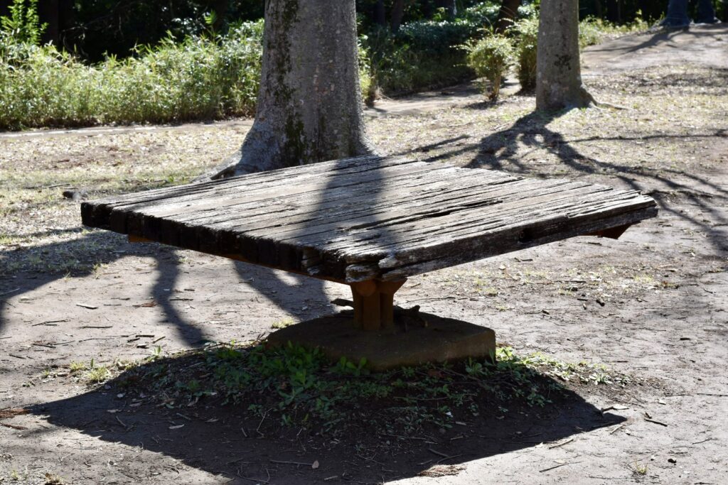 永楽台近隣公園の四角ベンチ