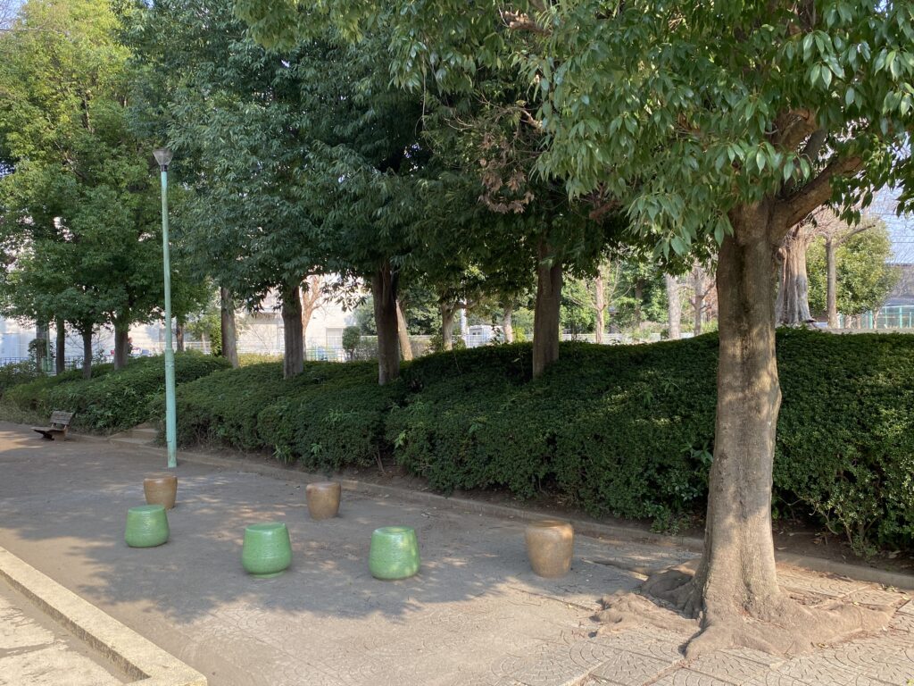 名戸ヶ谷第二公園の腰掛け