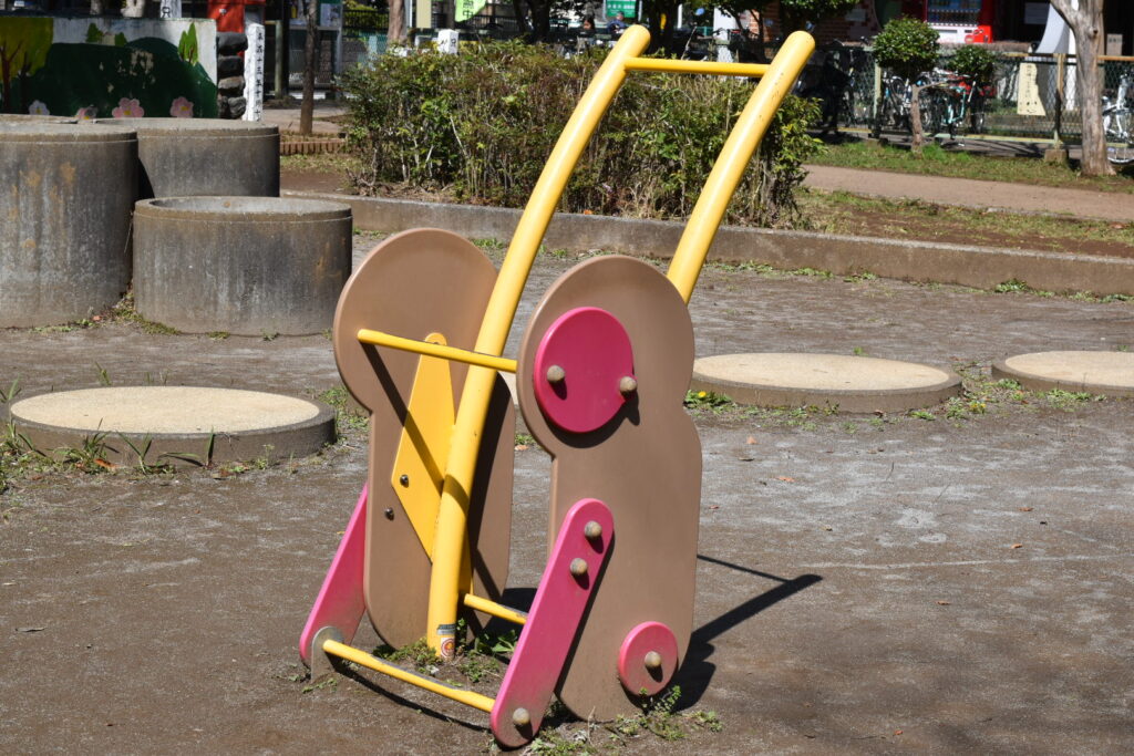 永楽台近隣公園のさるの遊具