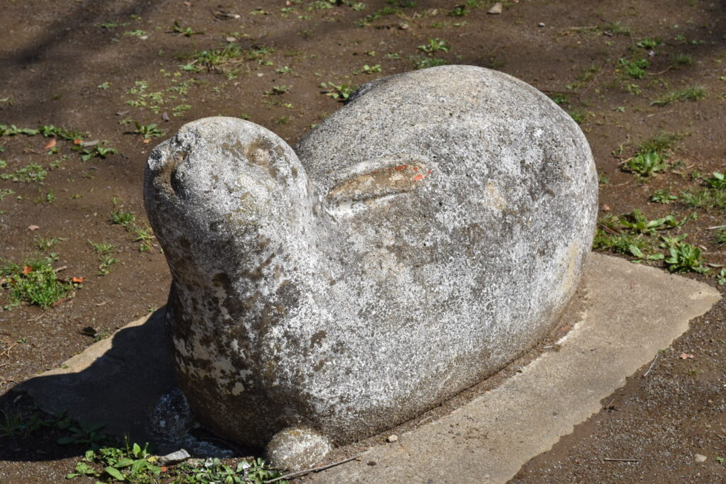 永楽台近隣公園のうさぎの石像