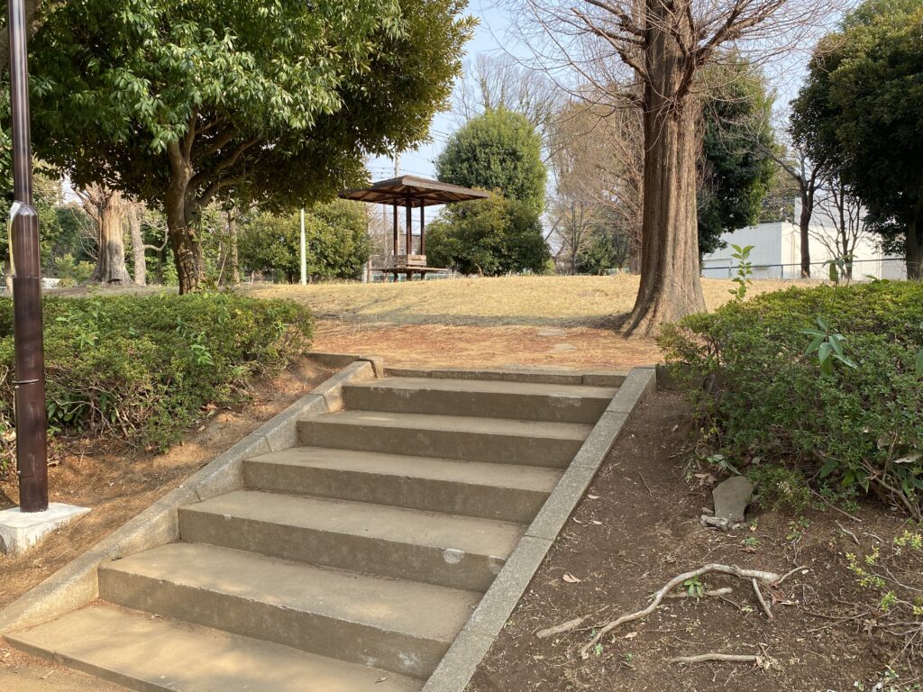 名戸ヶ谷第二公園の階段