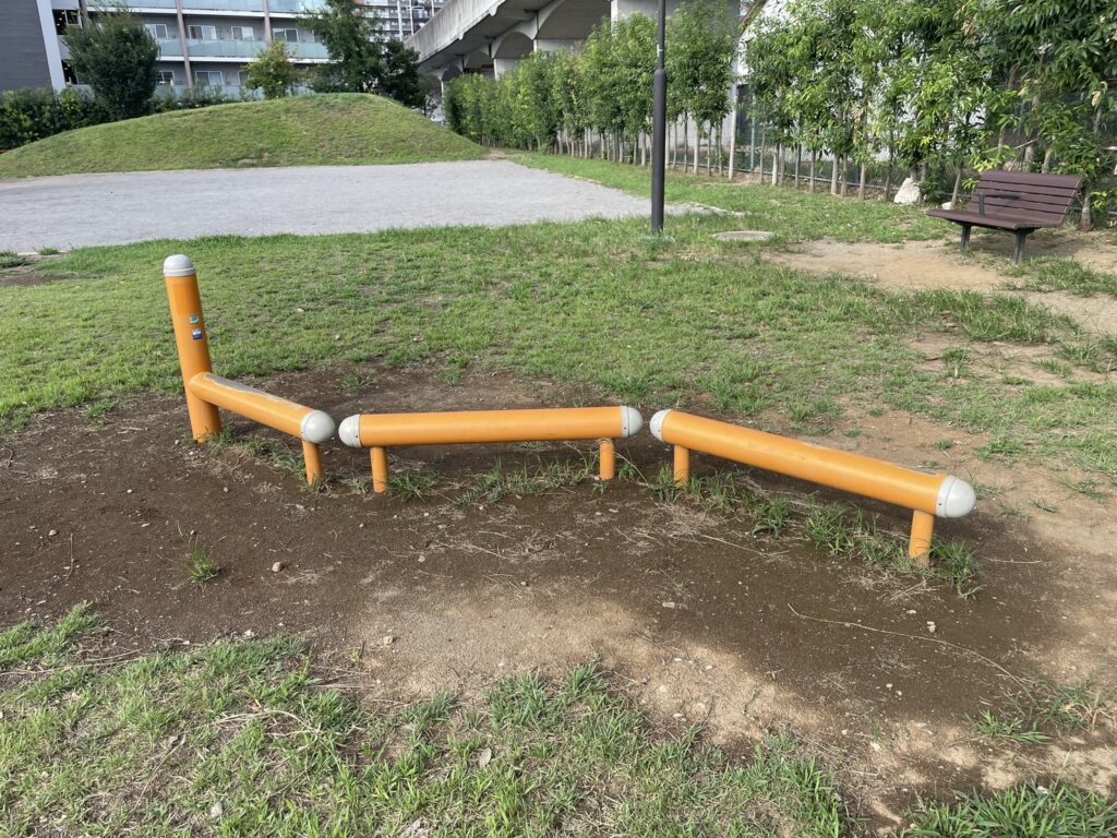 若柴おむすび公園の平均台