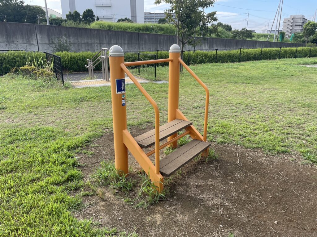 若柴おむすび公園の階段昇降機
