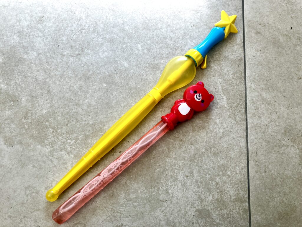 秋の公園遊びに！3〜6歳向け大きなシャボン玉＆カイトのギネス級のシャボン玉の大きさ比較
