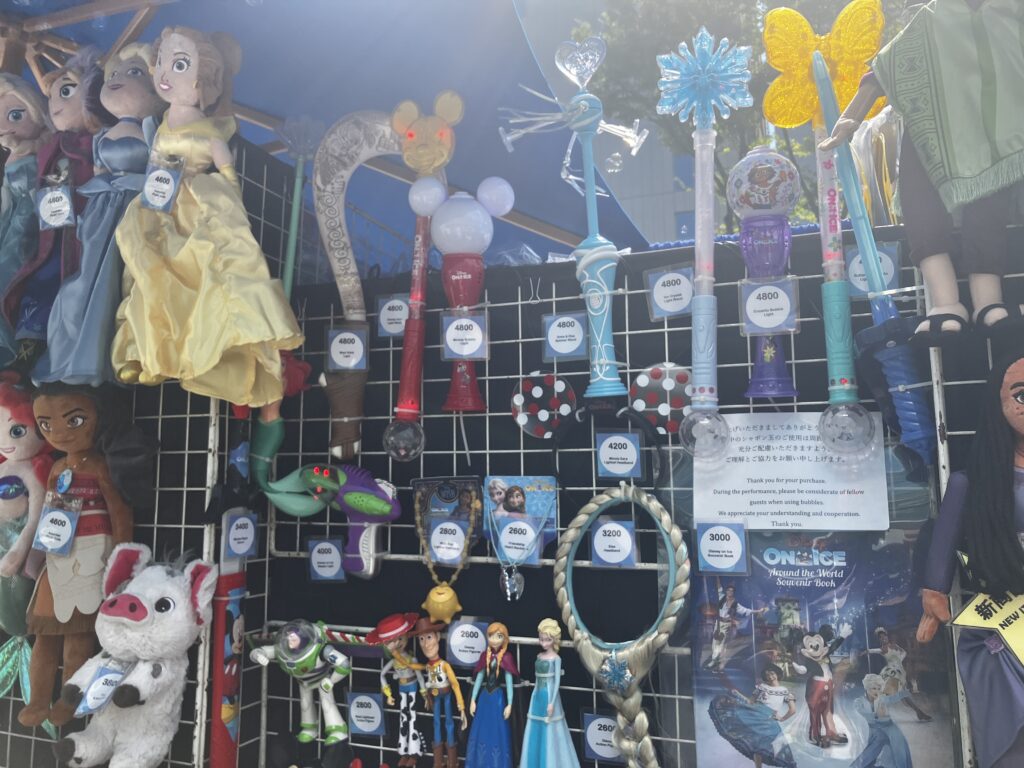 3歳子連れでディズニーオンアイス！体験談と持ち物まとめのグッズ販売
