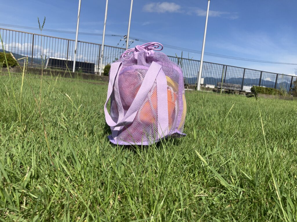 4歳ママ厳選！未就学児公園グッズ持ち運びメッシュバッグ3選のメッシュバッグ巾着の入れた様子