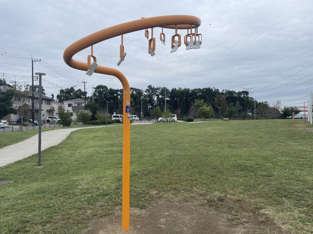 柏たなか北公園の健康遊具ぶら下がり