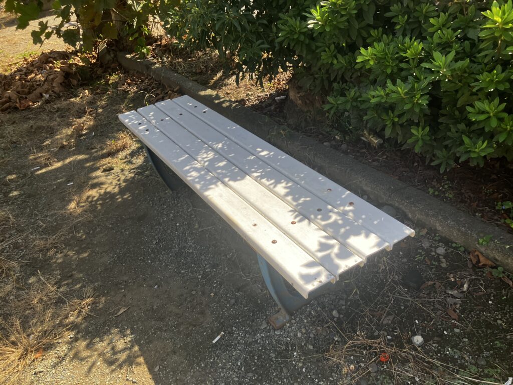 足柄第一公園の背もたれなしベンチ