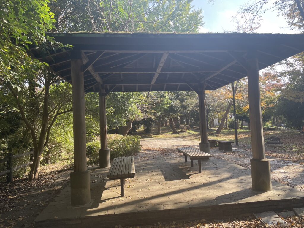 柏ビレジ水辺の公園・柏ビレジ第五公園の屋根付きベンチ