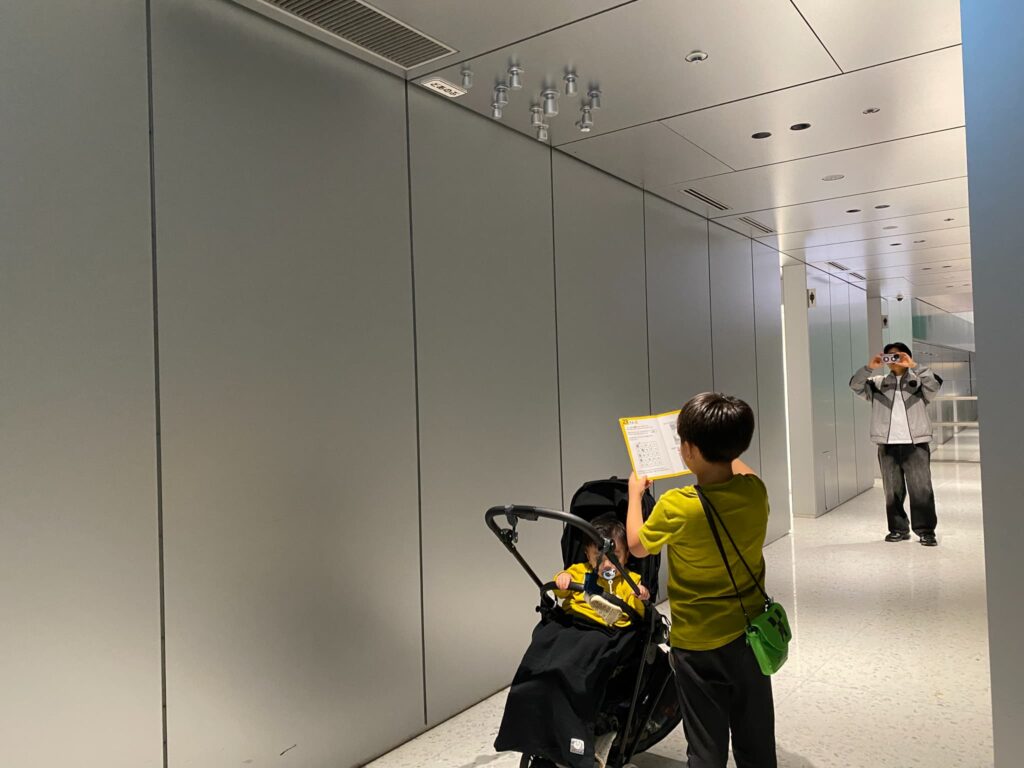 親子で観る映画レビュー『映画 8番出口』と『リアル8番出口脱出ゲーム』に挑戦！ドアノブ発見