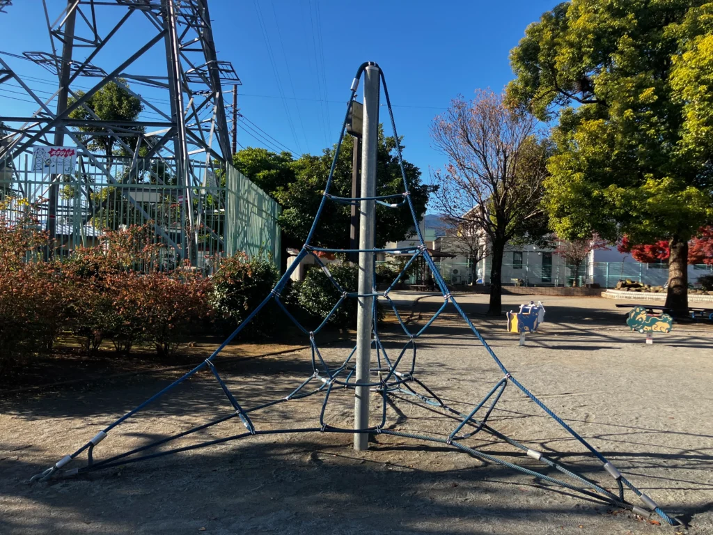 豊岡公園のザイルクライミング