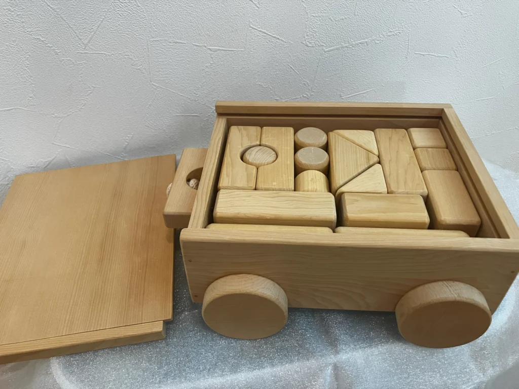 ママ厳選！0〜2歳が夢中になるクリスマスプレゼントの積み木