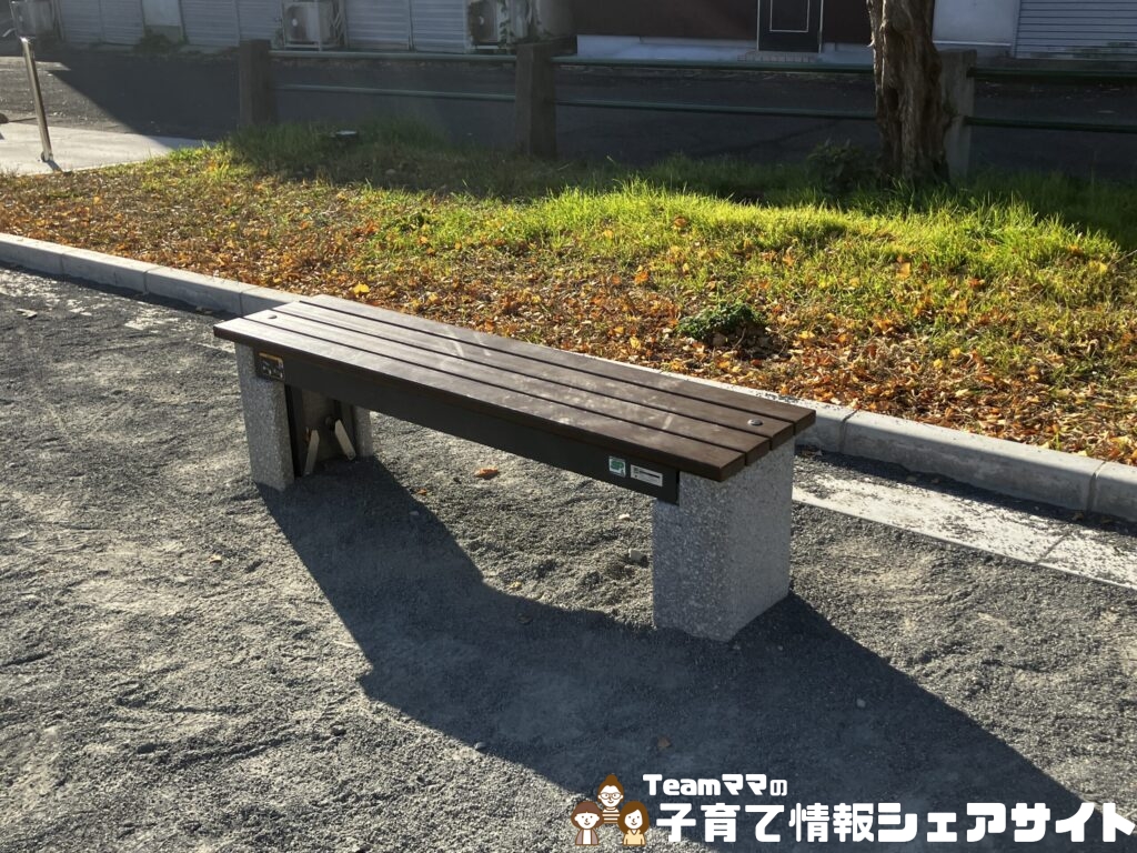 山根公園の背もたれなしベンチ