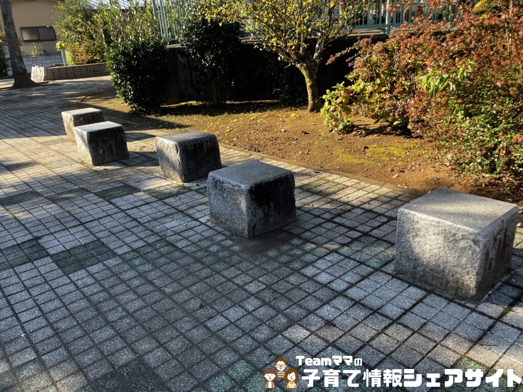 豊岡公園の腰掛け椅子