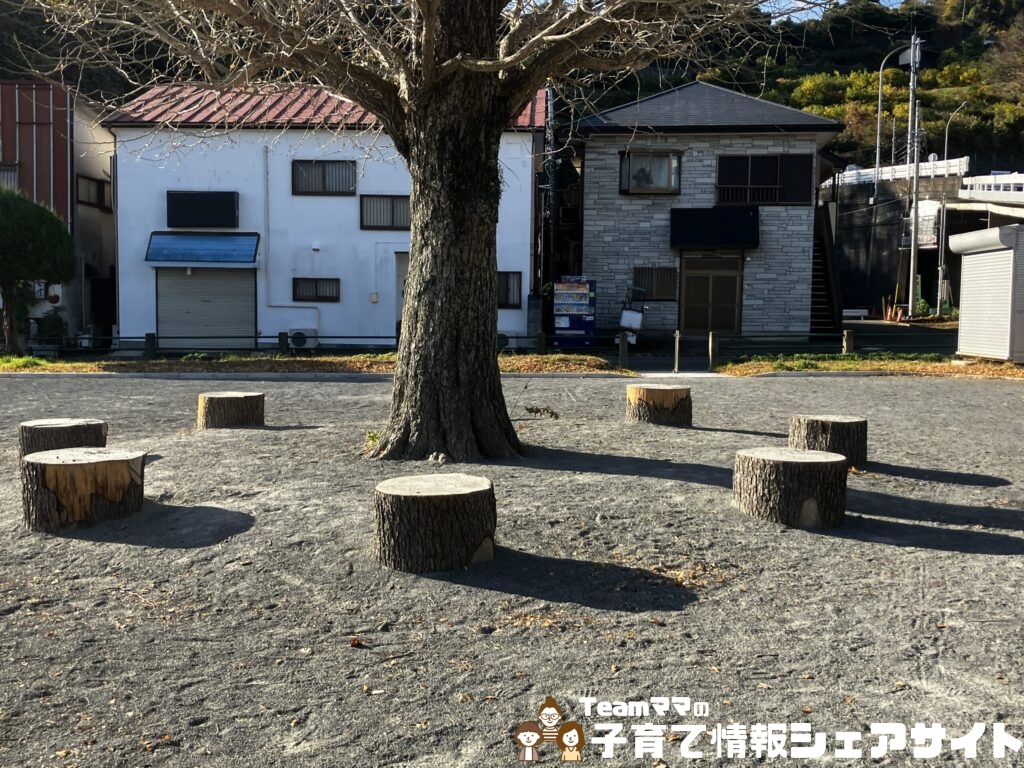 山根公園の腰掛け椅子