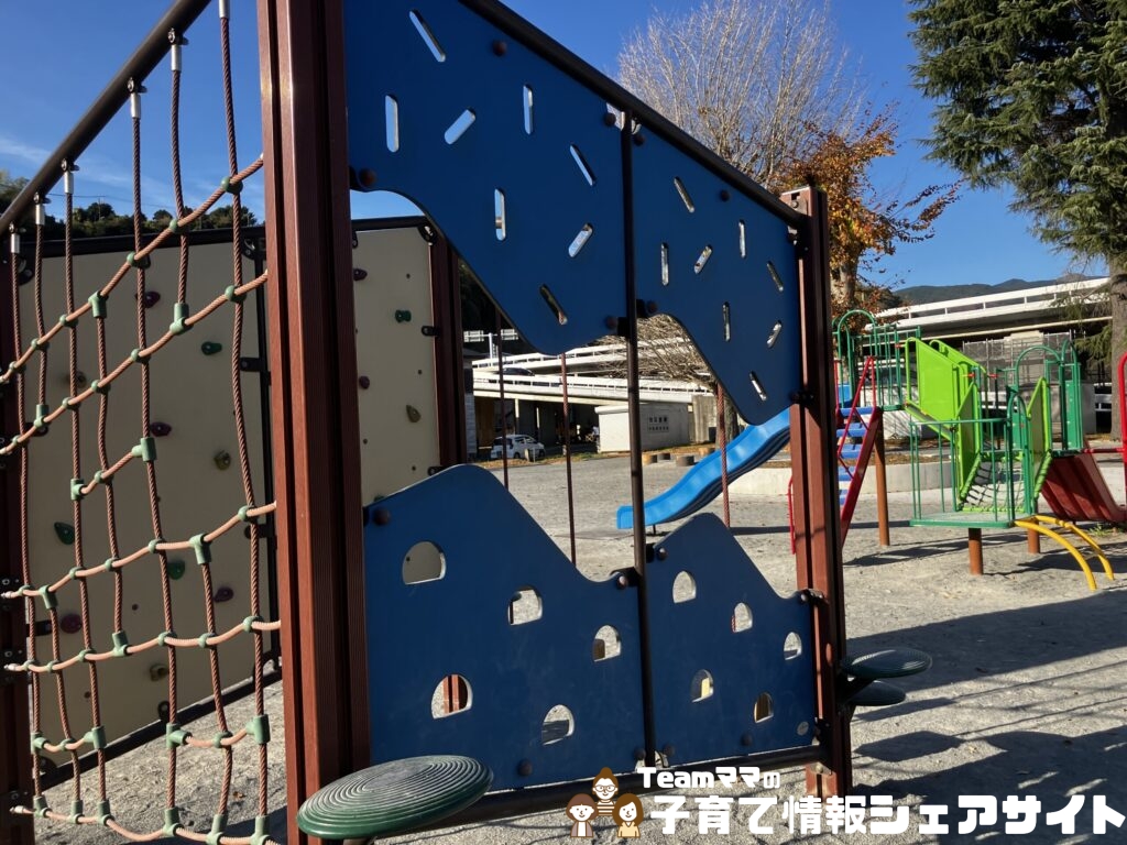 山根公園のウォールクライミング