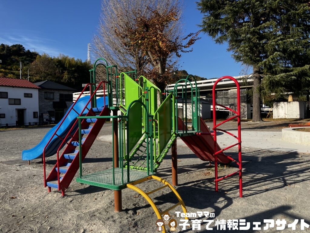 山根公園の複合遊具