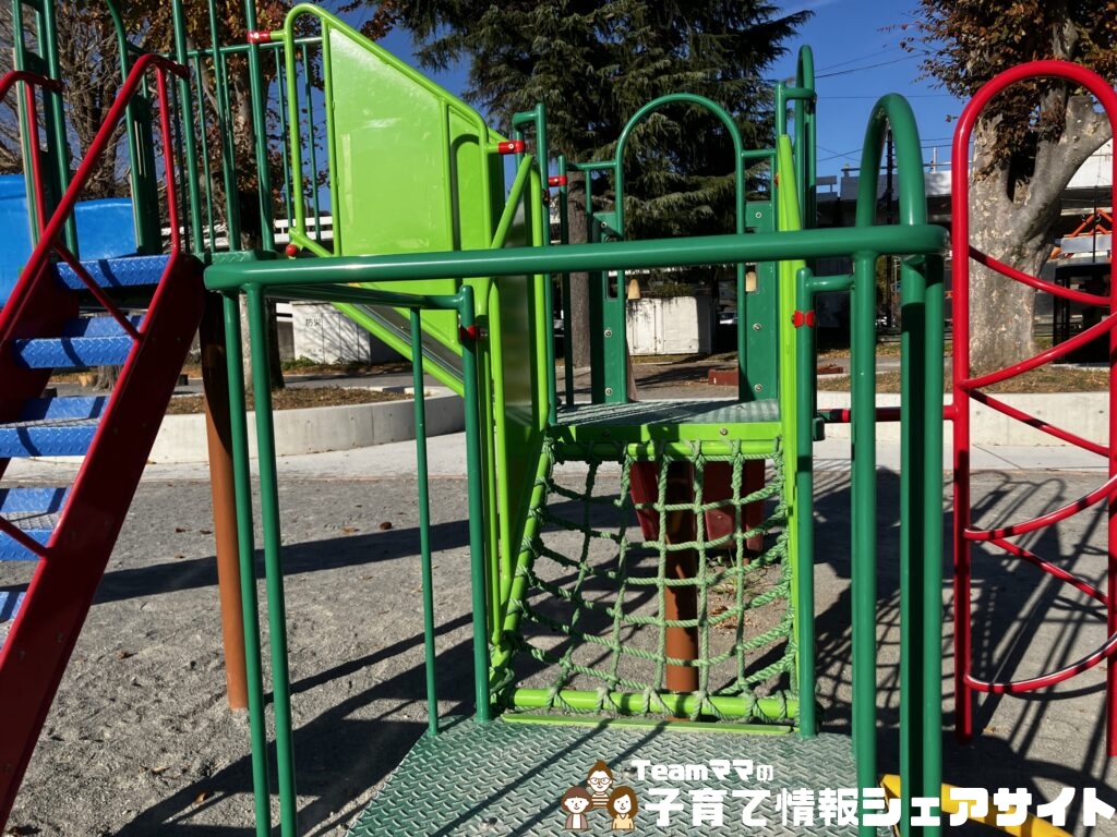 山根公園の複合遊具ネット