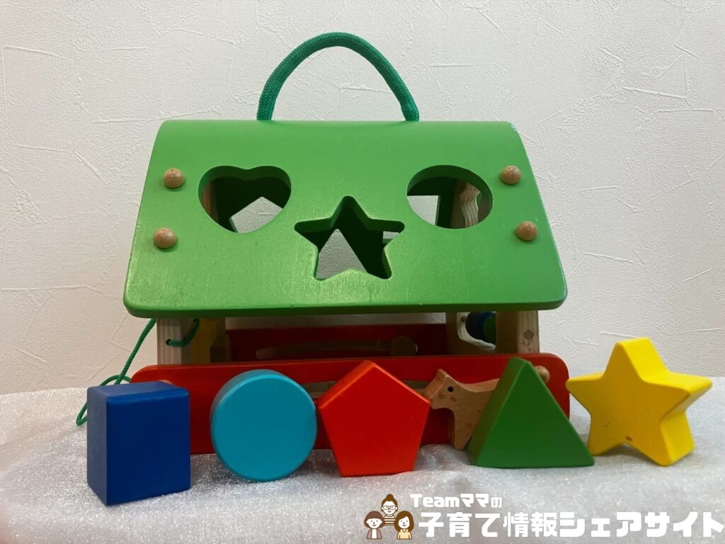 ママ厳選！0〜2歳が夢中になるクリスマスプレゼントのおうち型はめ