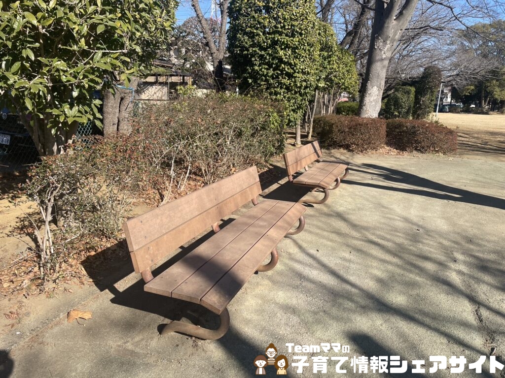 松葉第一公園のベンチ