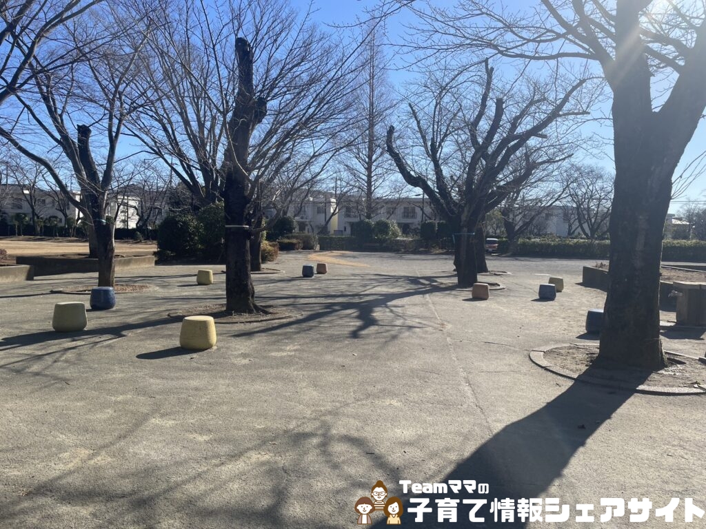 松葉第一公園の丸椅子