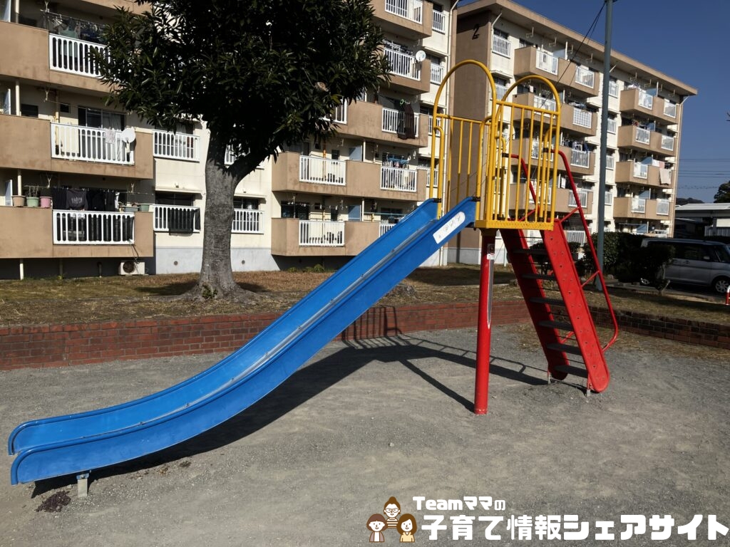 小八幡第一公園のすべり台