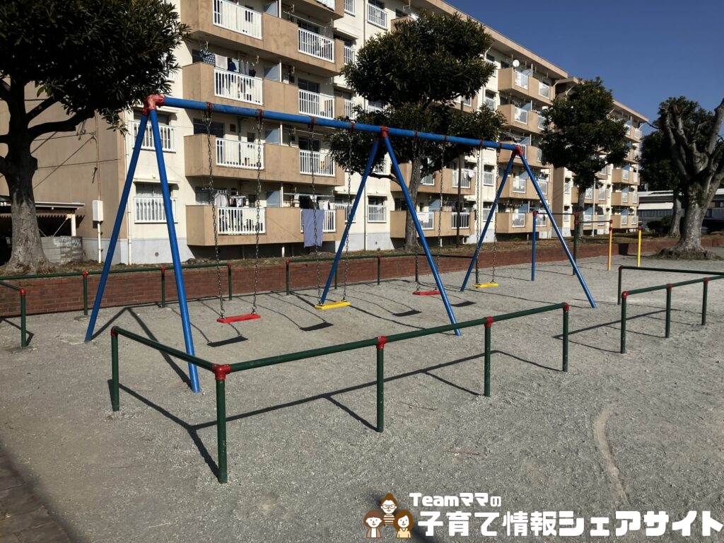 小八幡第一公園のブランコ