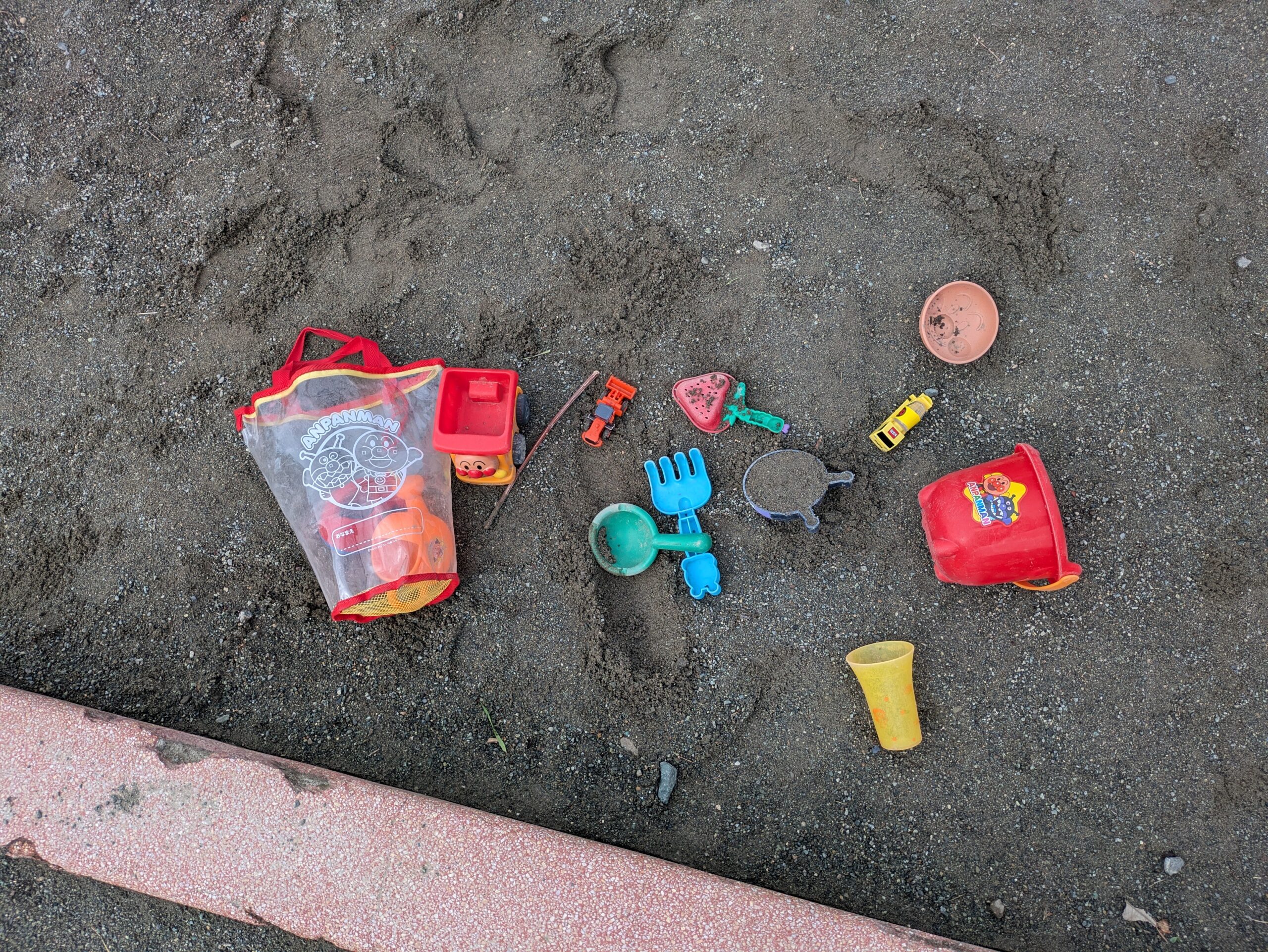 東町第二公園の砂場グッズ