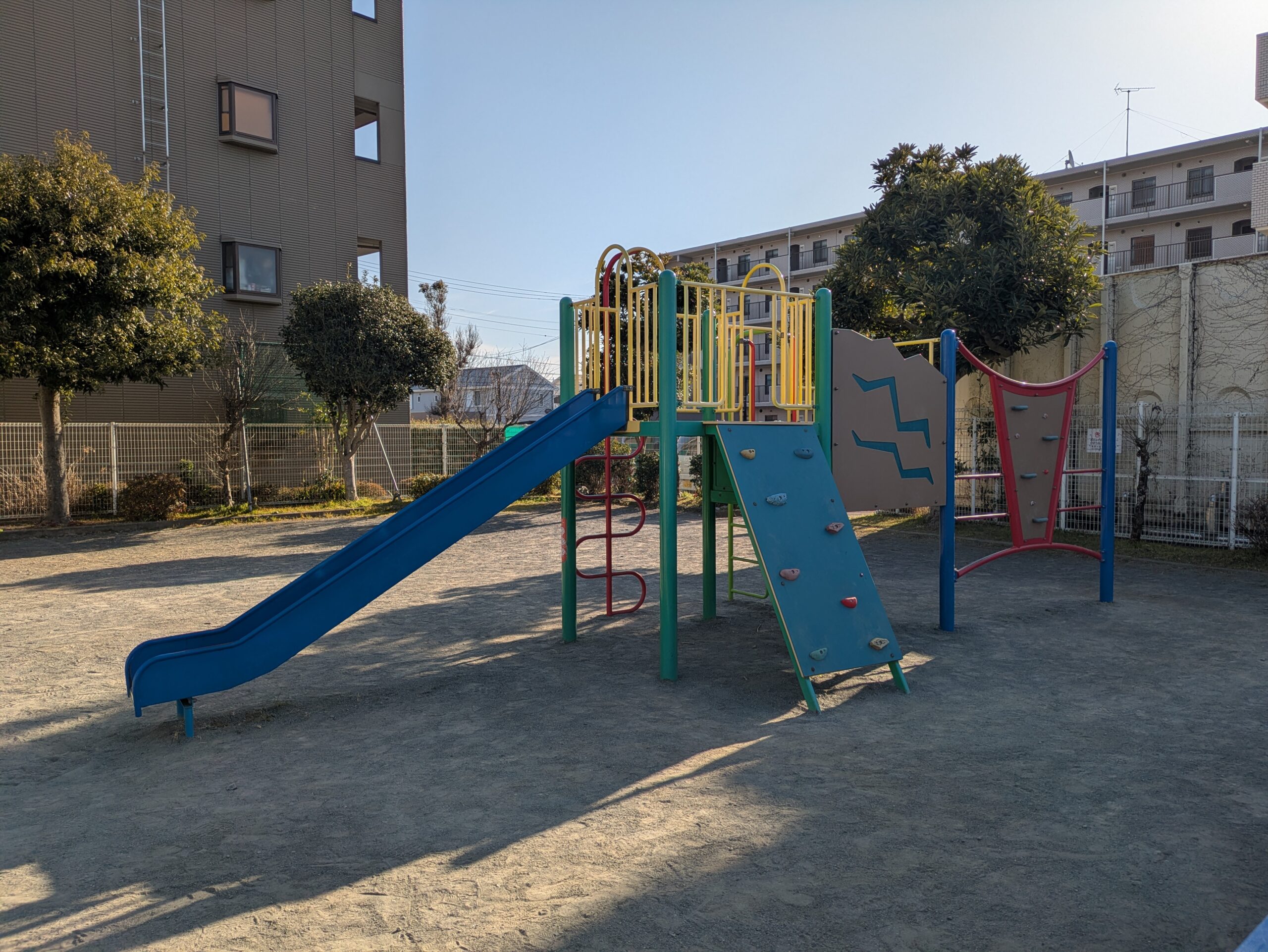 東町第二公園のすべり台