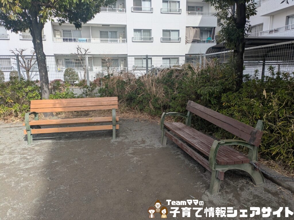 栢山第一公園のベンチ