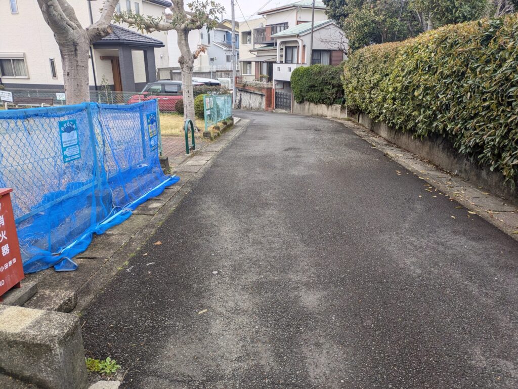 矢作公園の入口の坂道