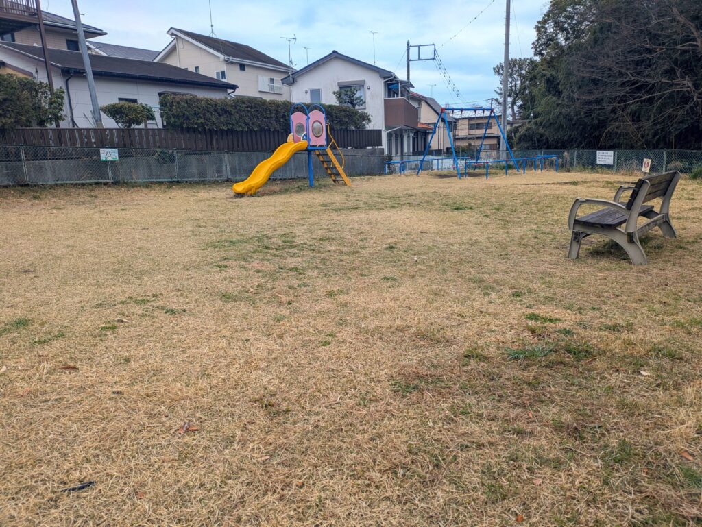 矢作公園の広場