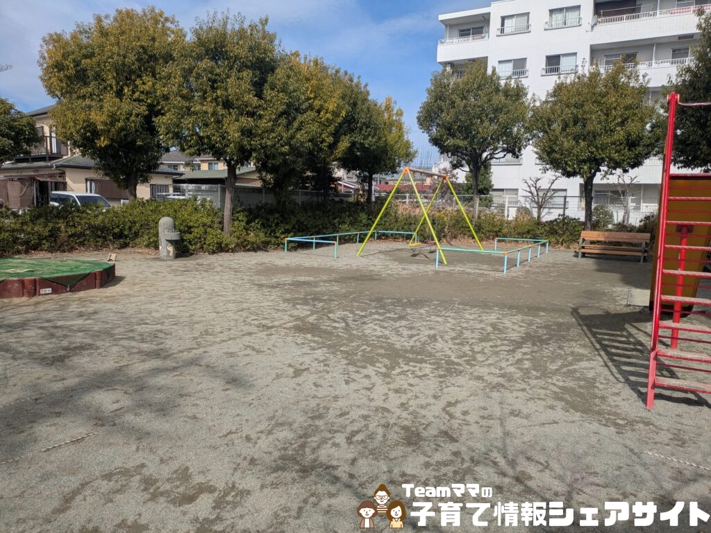 栢山第一公園の広場