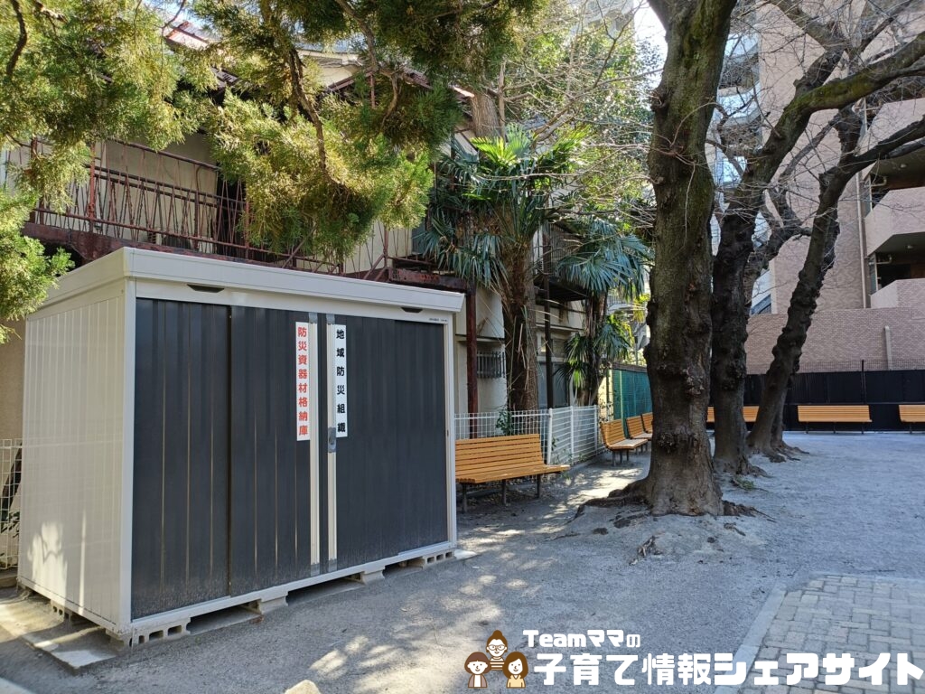 巣鴨四丁目児童遊園の防災倉庫