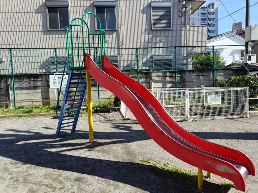 巣鴨四丁目第2児童遊園のすべり台