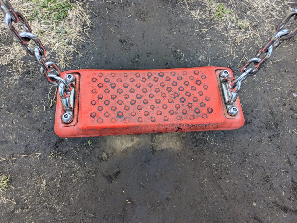 矢作公園のブランコの座面