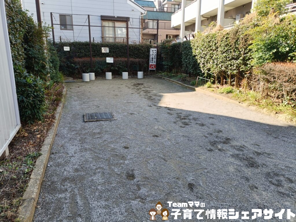 巣鴨四丁目折戸児童遊園の広場
