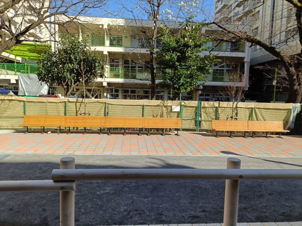 南大塚二丁目児童遊園の広場