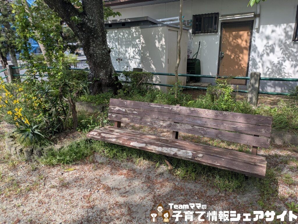 田島第一公園の奥のベンチ