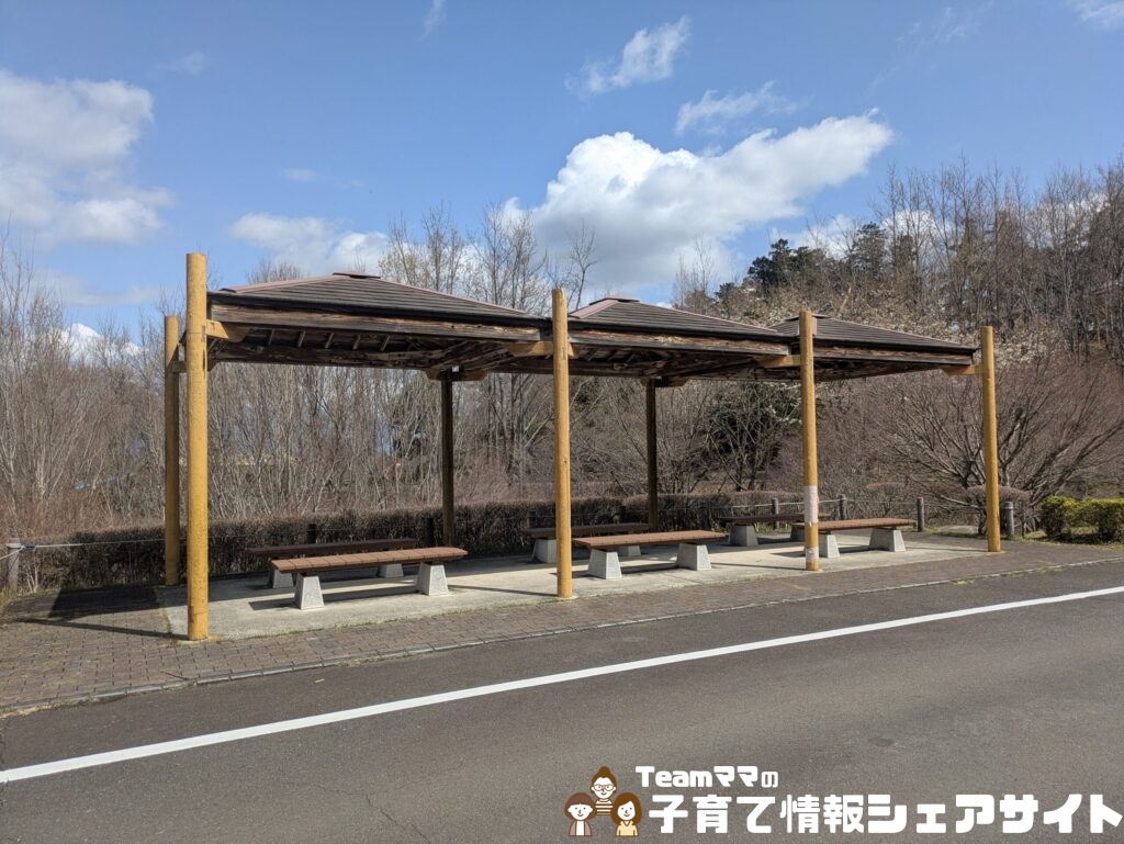 わんぱくらんどのベンチ