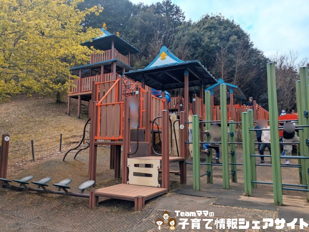 わんぱくらんどの小田原城アドベンチャーの忍コース入口