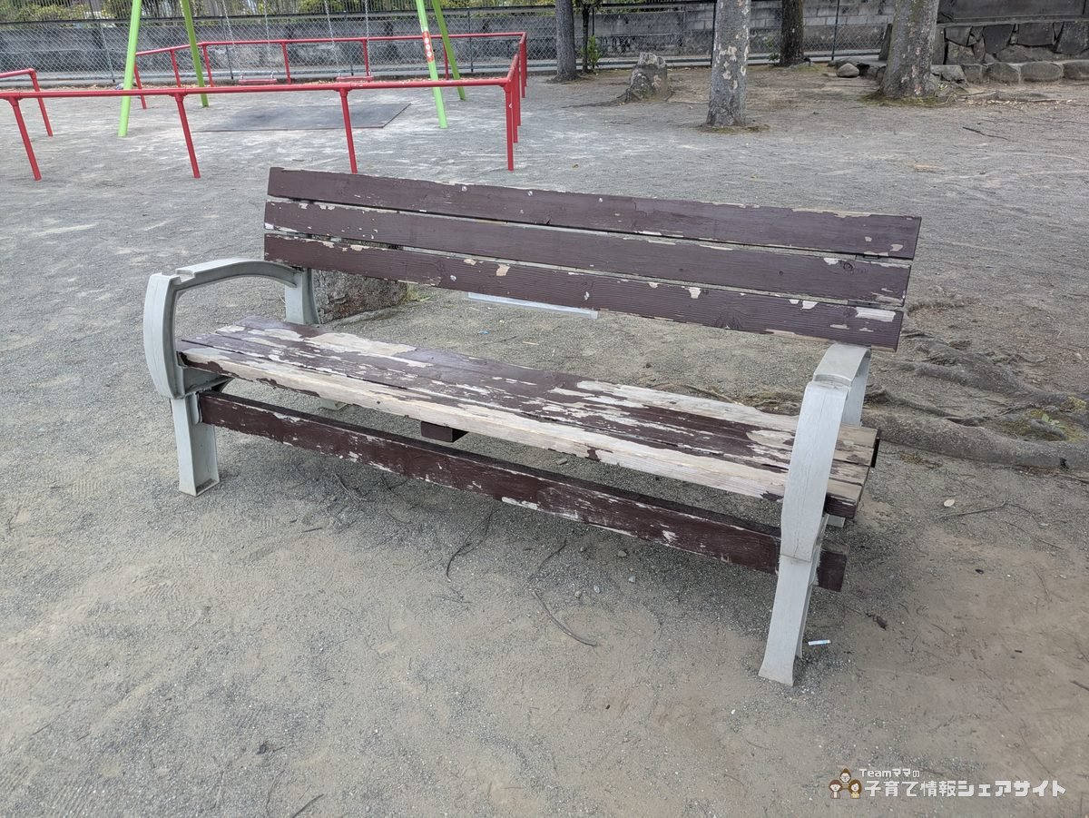成田公園のベンチ
