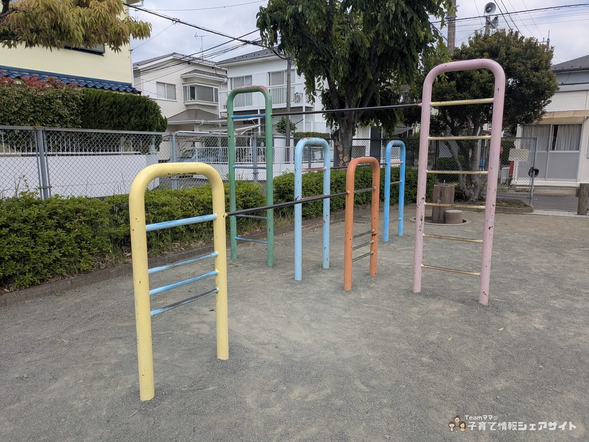 成田第二公園のカラフルなうんてい